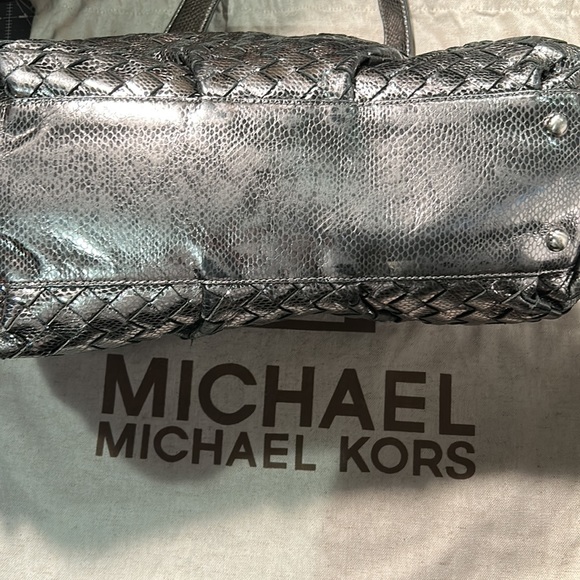 *FLASH SALE* MICHAEL Michael Kors • Limited Edition Silver/Gunmetal Woven Bag - Picture 4 of 9